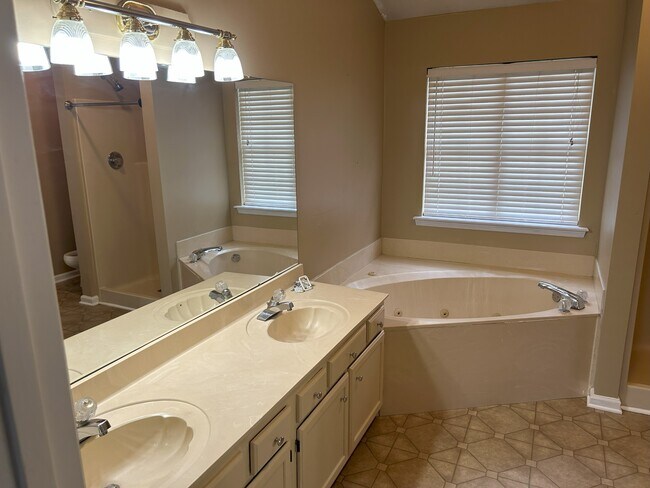 Building Photo - 118 Millstone Ln