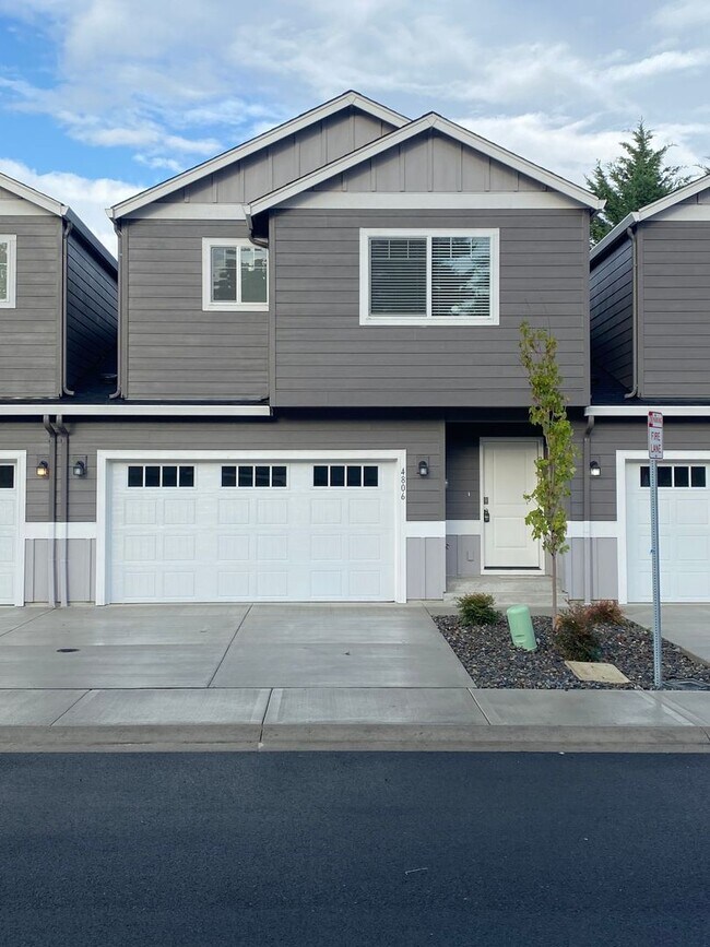 Building Photo - Newer Townhome in Minnehaha w/ 3 Bedroom 2.5 Bath!