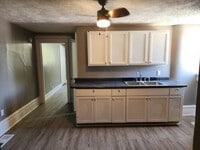 Building Photo - 2 bed 1 bath upstairs apartment