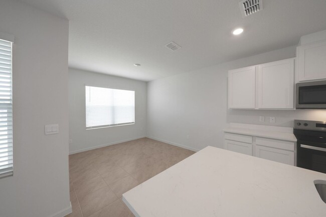 Building Photo - Spacious 4BR House in Port Saint Lucie