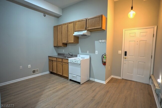 Building Photo - 117 Conover Terrace