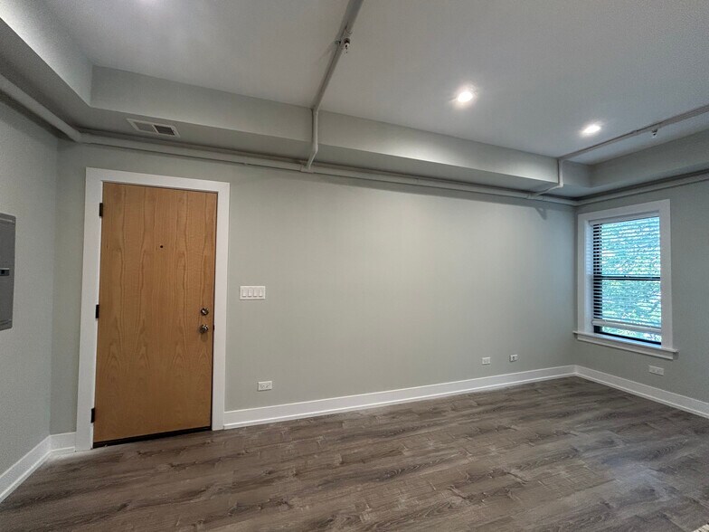 Building Photo - 1000 Crain St