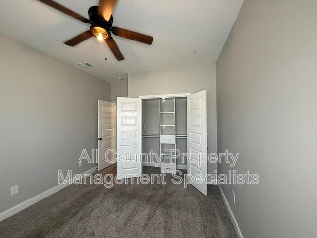 Building Photo - 333 Underhill Dr