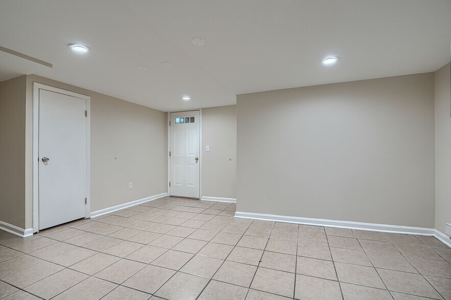 Building Photo - 4041 Wilkens Ave