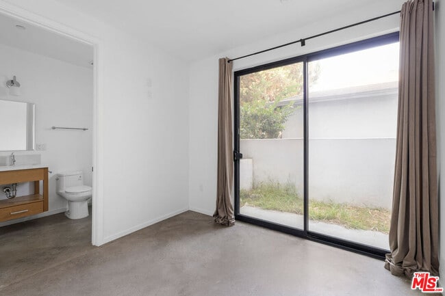 Building Photo - 1411 Roca Ln