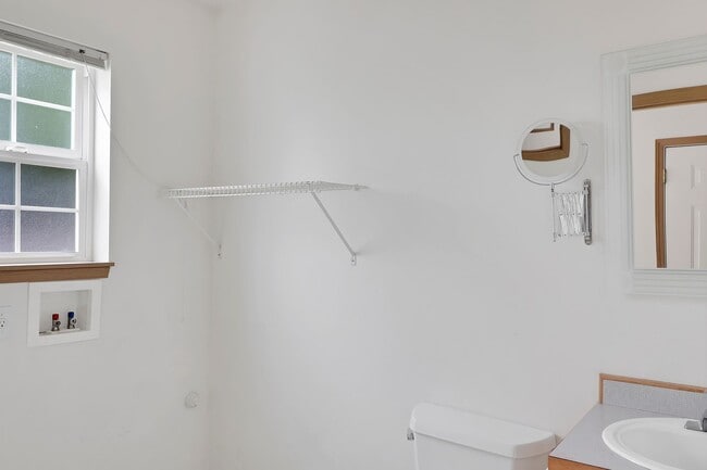 Building Photo - 732 NW Paragon Pl