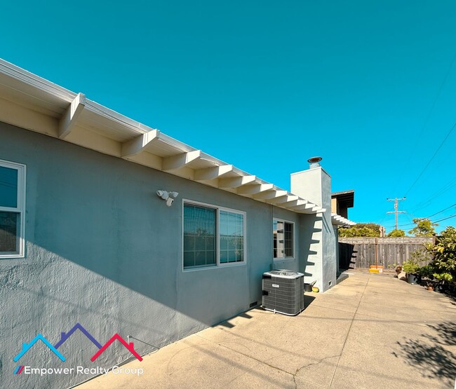 Building Photo - 3 bed 2 bath Single Family Home is Desired Millbrae Neighborhood