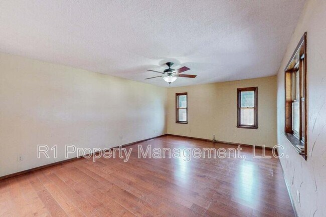 Building Photo - 501 Calle del la Angel