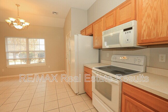 Building Photo - 1202 SW Cabriolet St