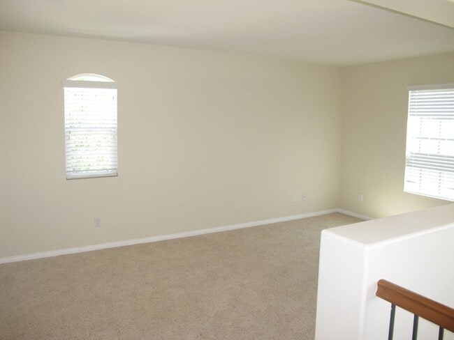 Building Photo - Four Bedroom Three Bathroom Home in the Ha...