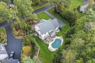 Building Photo - 6 Bradford Dr