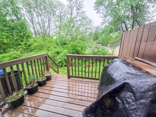 Building Photo - Beautiful 3BR Townhouse in Rockville/Derwood for early June Move-In!