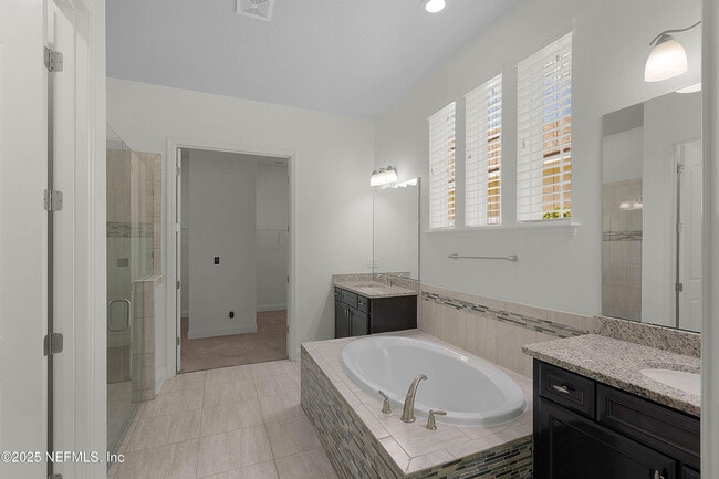Building Photo - 128 Payasada Oaks Trail