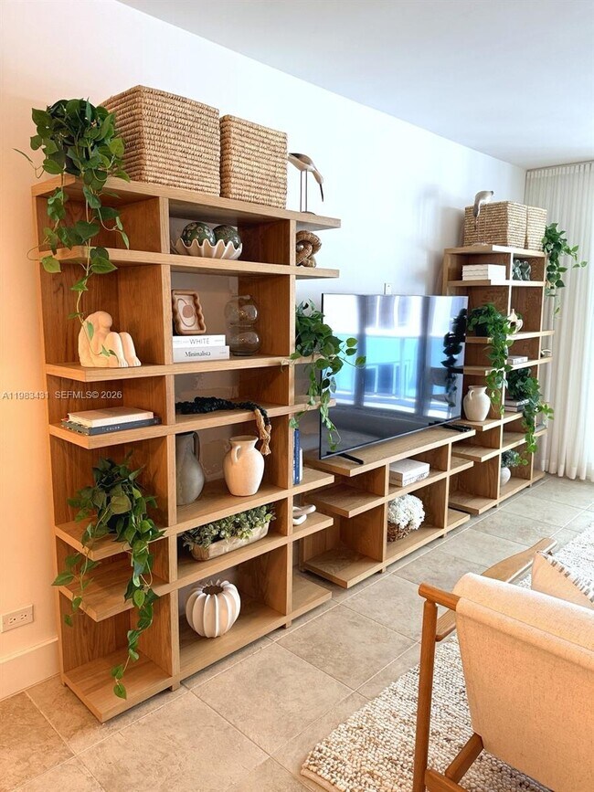 Building Photo - 2301 Collins Ave