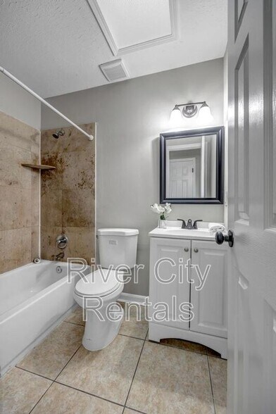 Building Photo - 743 Trambley Dr E