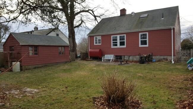 Building Photo - 13 Gallup Ln