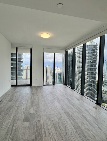 Master Bedroom - 1010 Brickell Ave