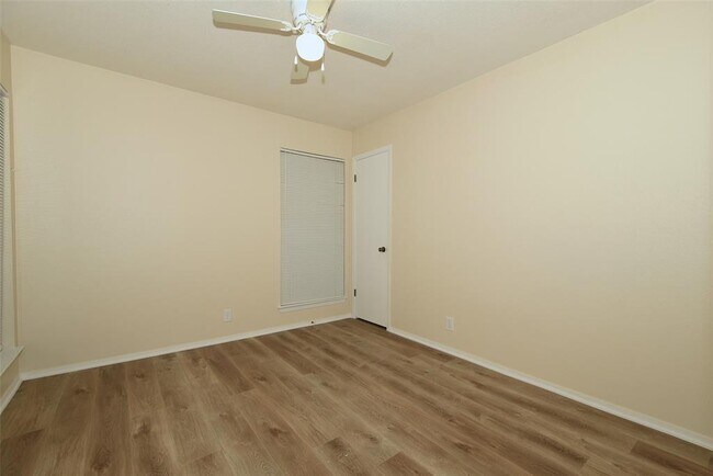 Building Photo - 410 Splitrock