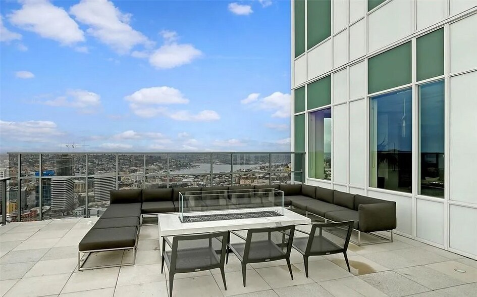 Building Photo - 1321 Seneca St