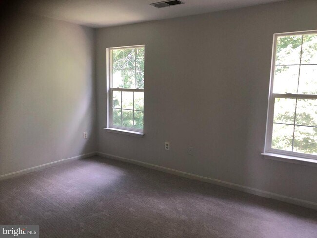 Building Photo - 5558 Clifton Crest Way