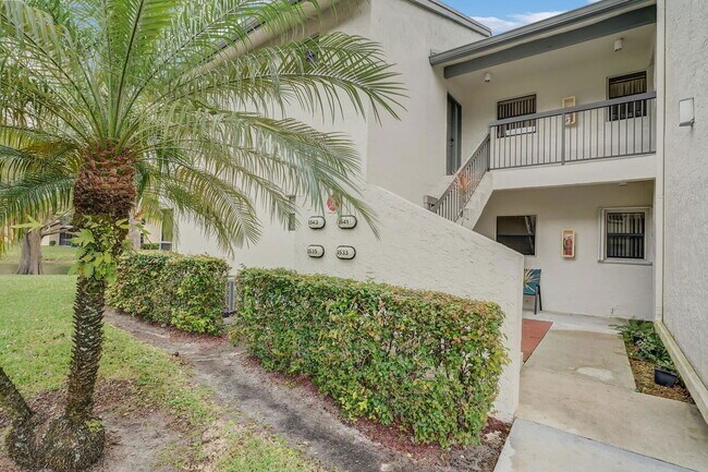 Building Photo - 3543 Cocoplum Cir