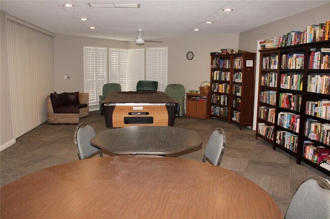 Building Photo - 4240 Ironwood Cir