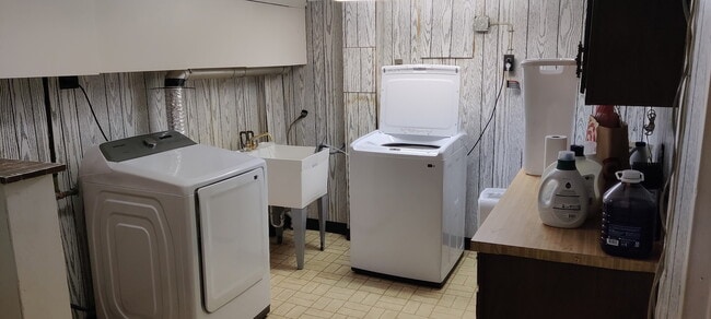 Building Photo - 26 Garden Dr