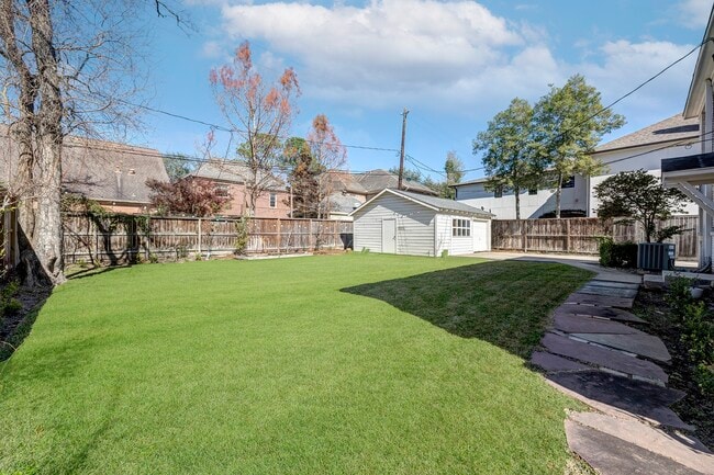 Building Photo - 3008 Amherst St