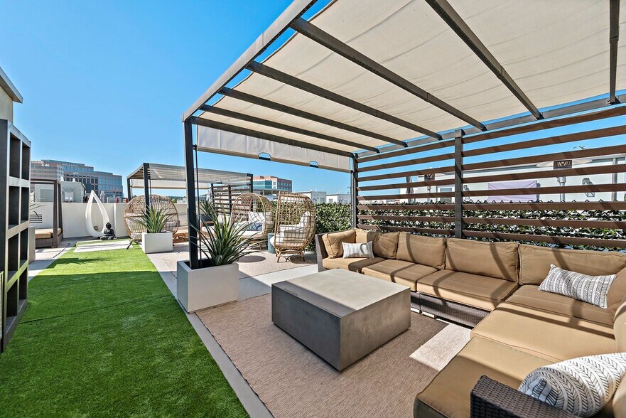 Building Photo - 213 Placemark