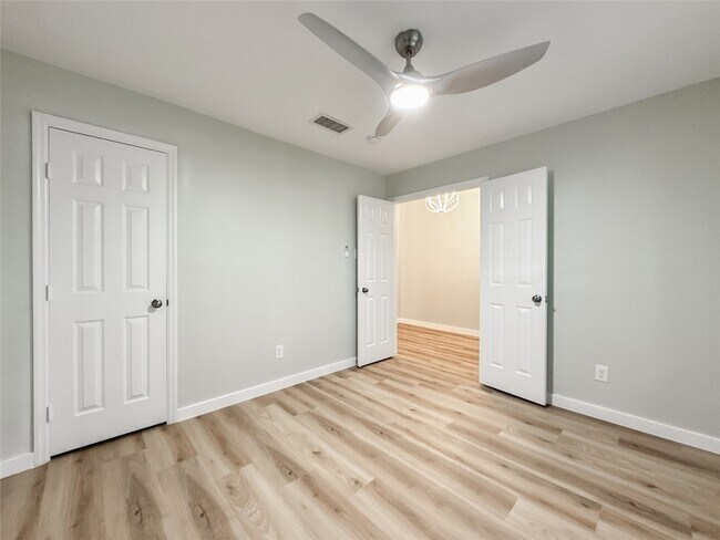 Building Photo - 27 Auburn Path Dr