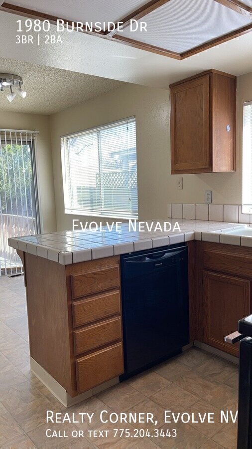 Building Photo - 1980 Burnside Dr