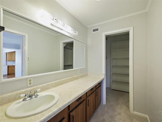 Building Photo - 923 Prestwick Ln