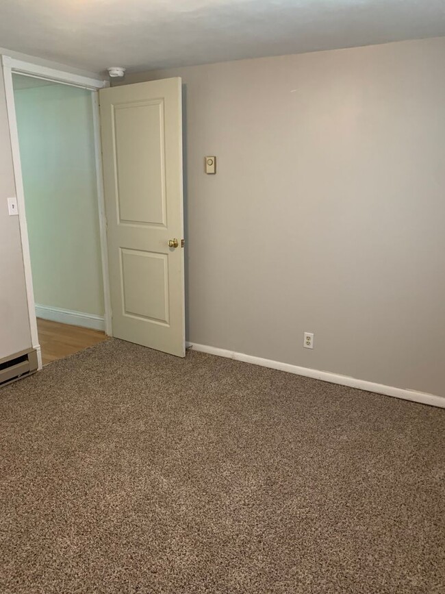 Building Photo - South Eugene 2+ Bedroom (with potential fo...