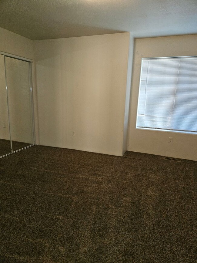 Building Photo - Beautiful custom home