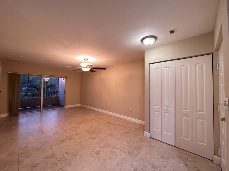 Building Photo - 2811 N Oakland Forest Dr