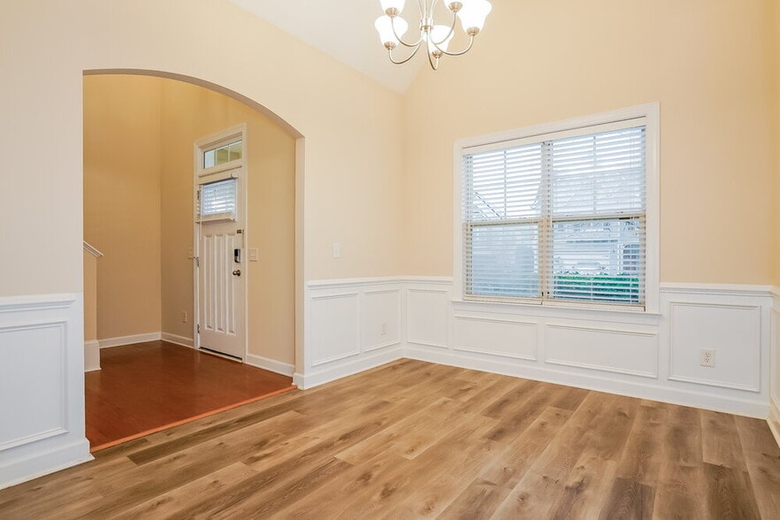 Building Photo - 805 New Charleston Dr