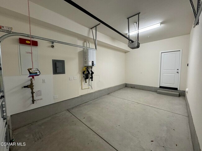 Building Photo - 701 Edward Scholle Dr