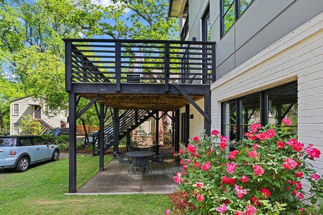 Building Photo - 634 Bonaventure Ave NE
