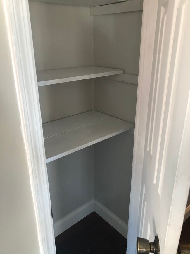 Building Photo - 906 Sanborn St