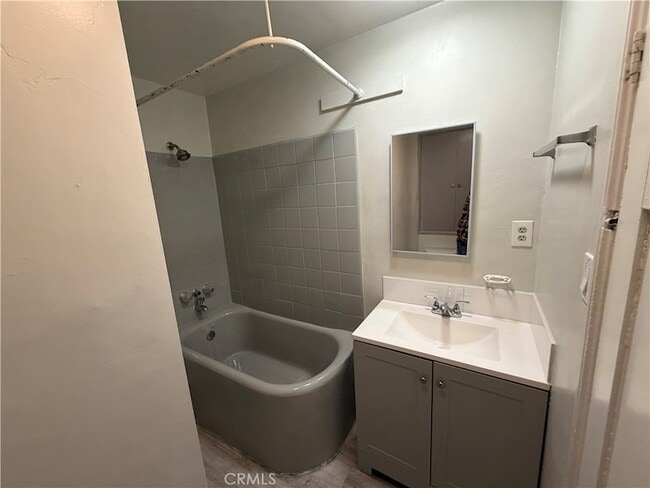 Building Photo - 8529 Oleander Ave