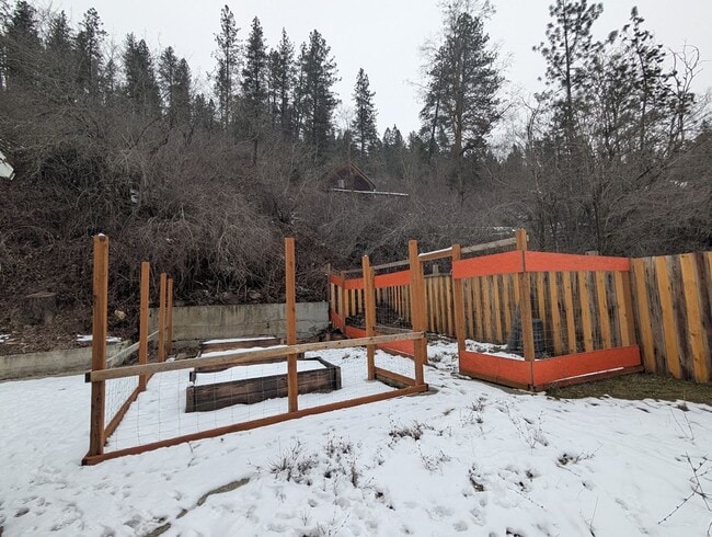 Building Photo - Dog-Friendly Orofino House