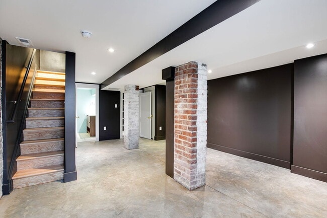 Building Photo - 2620 Hanover Ave