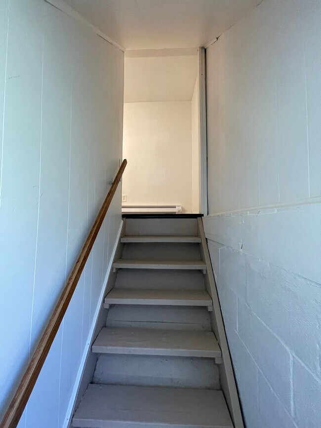 Building Photo - 402 N 6th Ave