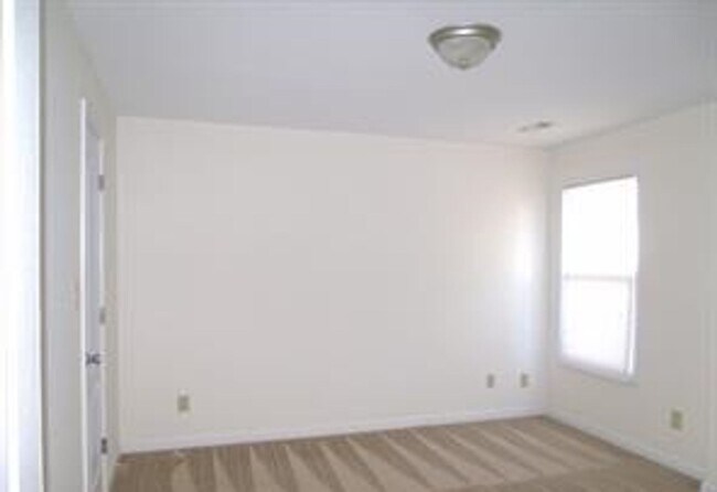 Building Photo - 661 Bartons Landing Pl