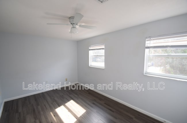 Building Photo - 939 Castle Way