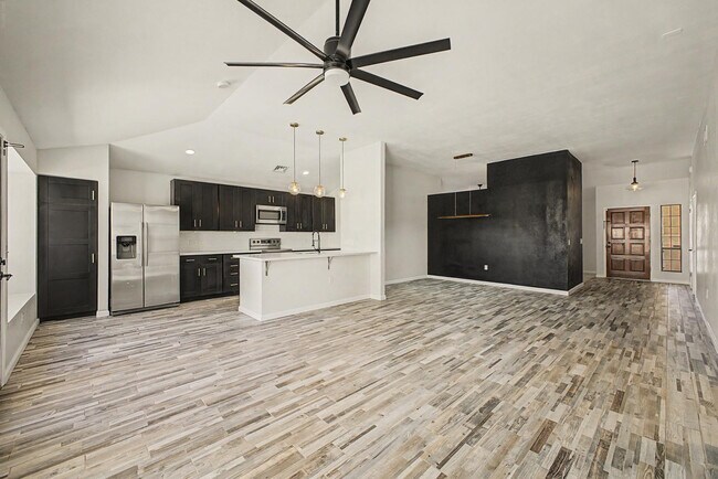 Building Photo - 4812 E Gary St