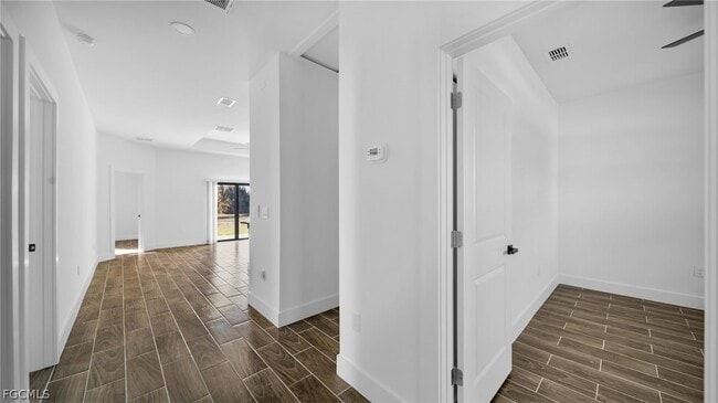 Building Photo - 4989 Fairway Ct