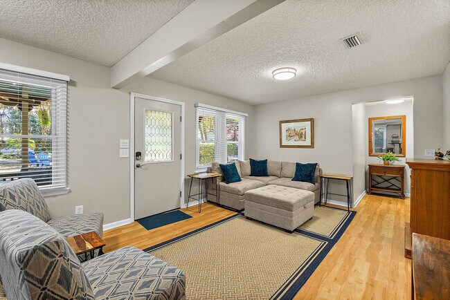 Building Photo - 12 Sylvan Dr