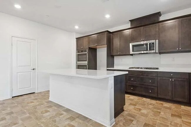 Building Photo - Energy Efficient Spacious 4BR House in Redlands