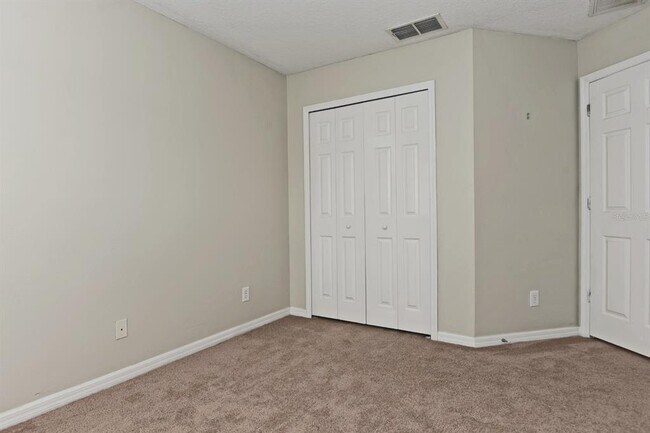 Building Photo - 807 Featherstone Ln